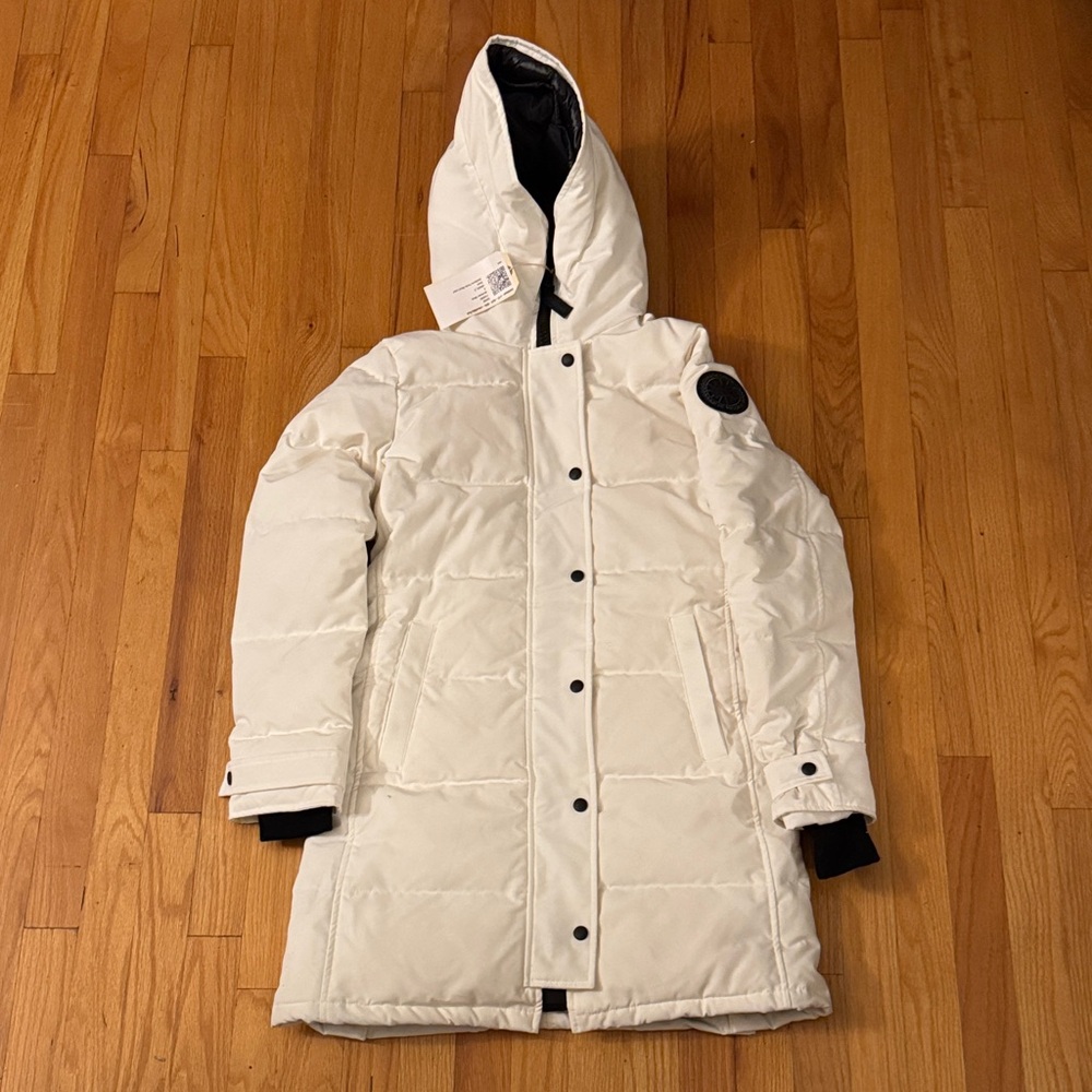 *AUTHENTIC* NWT… Canada Goose Cream Shelburne Parka… Size SMALL